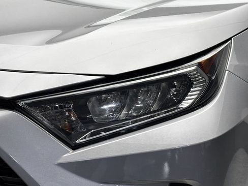Used 2021 Toyota RAV4 XLE FWD image 3