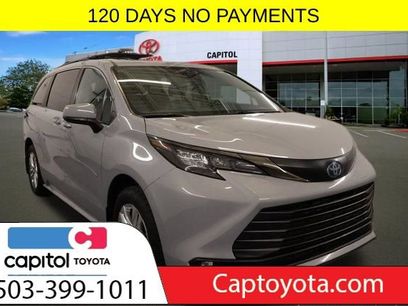 Used 2022 Toyota Sienna XLE Woodland Edition