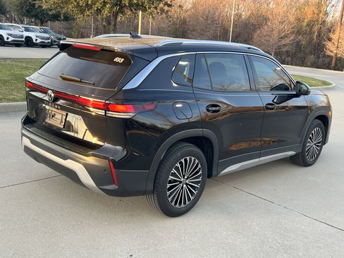 Certified 2025 Volkswagen Tiguan S image 10