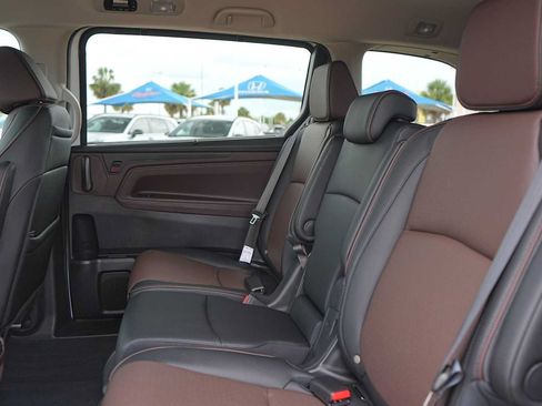 Used 2026 Honda Odyssey Elite image 14