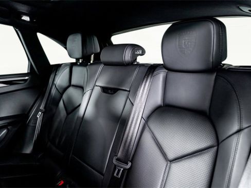 Used 2022 Porsche Macan S w/ Premium Package Plus image 34