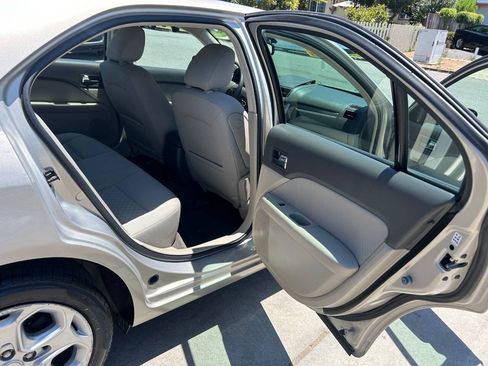 Used 2010 Ford Fusion SE FWD image 18