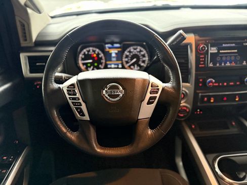 Used 2019 Nissan Titan SV w/ SV Convenience Package image 45