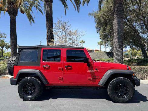 Used 2015 Jeep Wrangler Unlimited Sport w/ Quick Order Package 24S AWD/4WD image 12