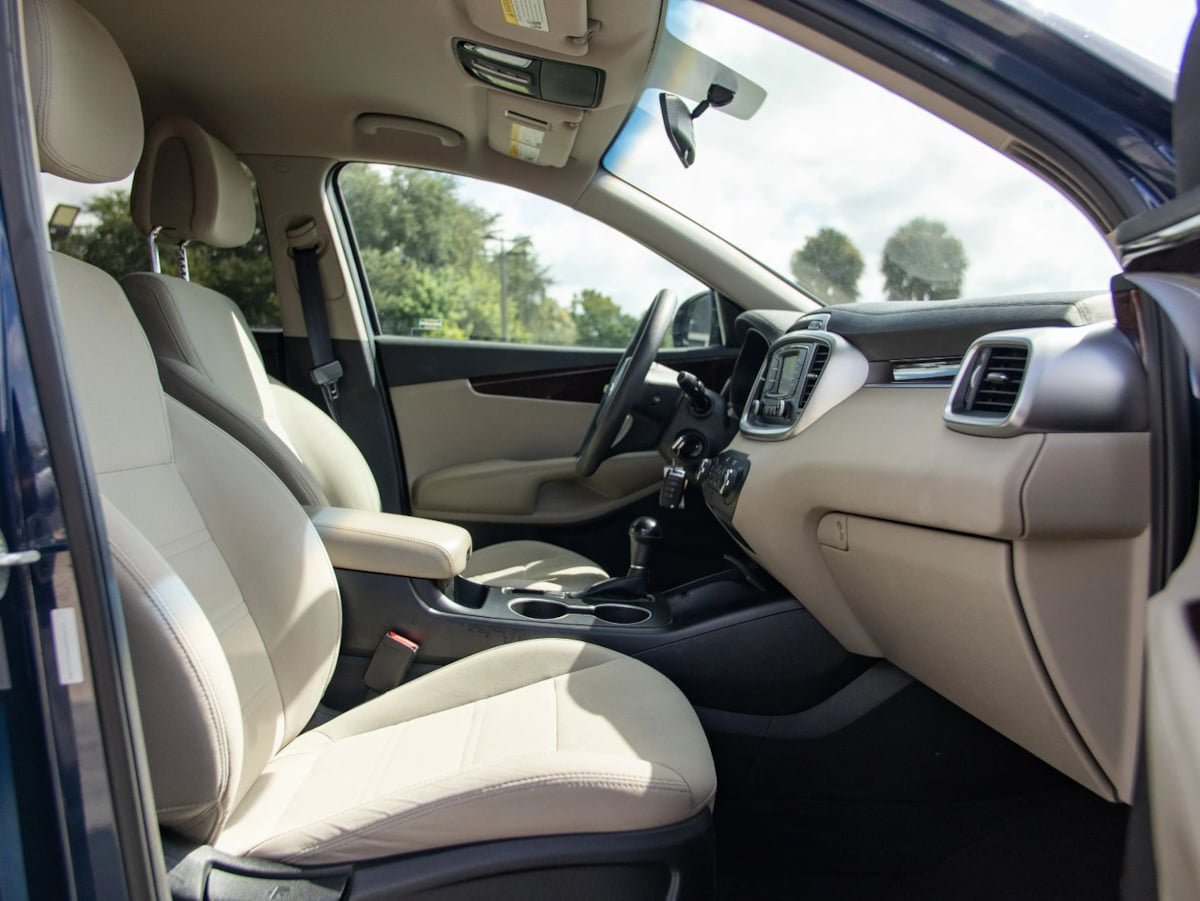Used 2017 Kia Sorento AWD image 18