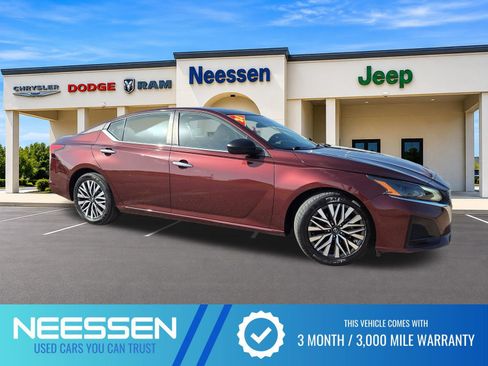 Used 2024 Nissan Altima 2.5 SV FWD image 1