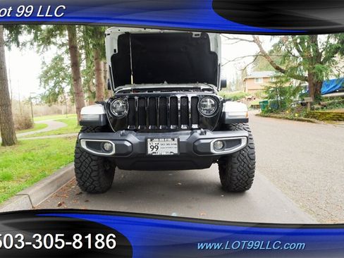Used 2018 Jeep Wrangler Unlimited Sahara AWD/4WD image 26