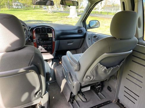 Used 2005 Chrysler Town & Country LX w/ Popular Equipment Group II image 35