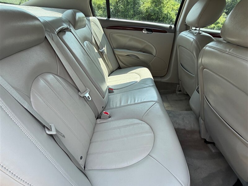 Used 2009 Buick Lucerne CXL FWD image 18