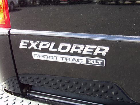 Used 2004 Ford Explorer Sport Trac 4x4 image 12