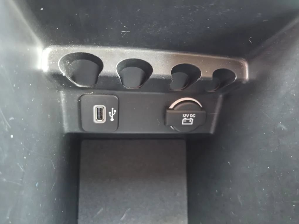 Used 2018 Jeep Cherokee Latitude Plus w/ Cold Weather Group AWD/4WD image 34