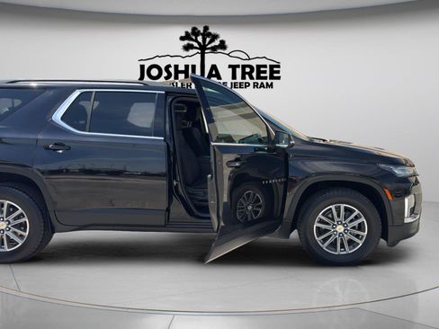 Used 2023 Chevrolet Traverse LT FWD image 9