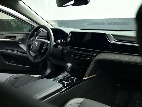 Used 2025 Toyota Camry XLE image 61