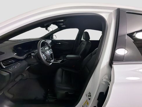 Used 2025 Buick Envista Sport Touring FWD image 13