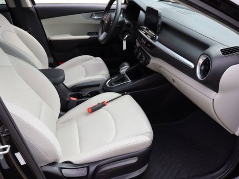 Used 2022 Kia Forte LXS image 16