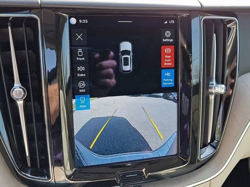 Certified 2023 Volvo XC60 B5 Plus w/ Climate Package AWD/4WD image 20