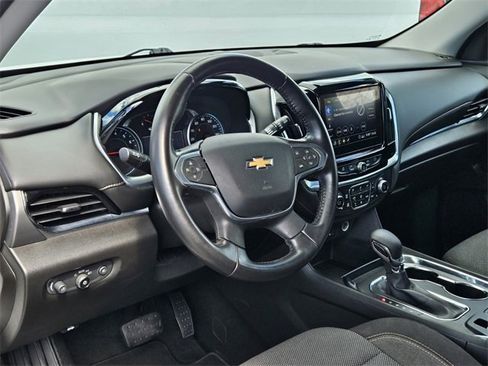 Used 2021 Chevrolet Traverse LT image 5