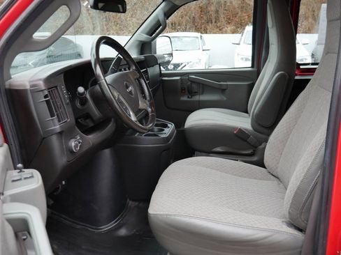 Used 2017 GMC Savana 2500 image 8