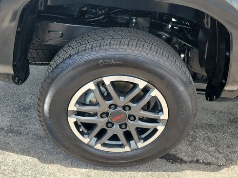 Used 2025 Toyota Tacoma TRD Sport AWD/4WD image 10