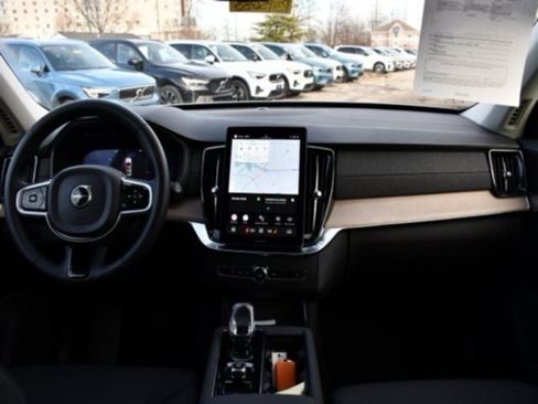 Certified 2025 Volvo XC90 B6 Plus image 17