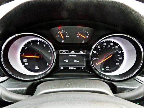 Used 2018 Buick Regal Preferred image 15