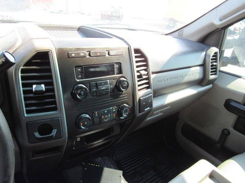 Used 2017 Ford F550 2WD Crew Cab Super Duty image 46