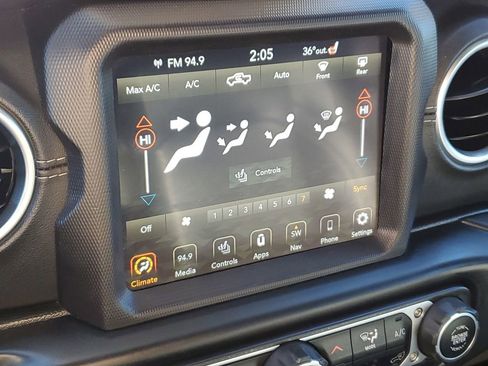 Used 2020 Jeep Gladiator Overland w/ Advanced Safety Group image 14