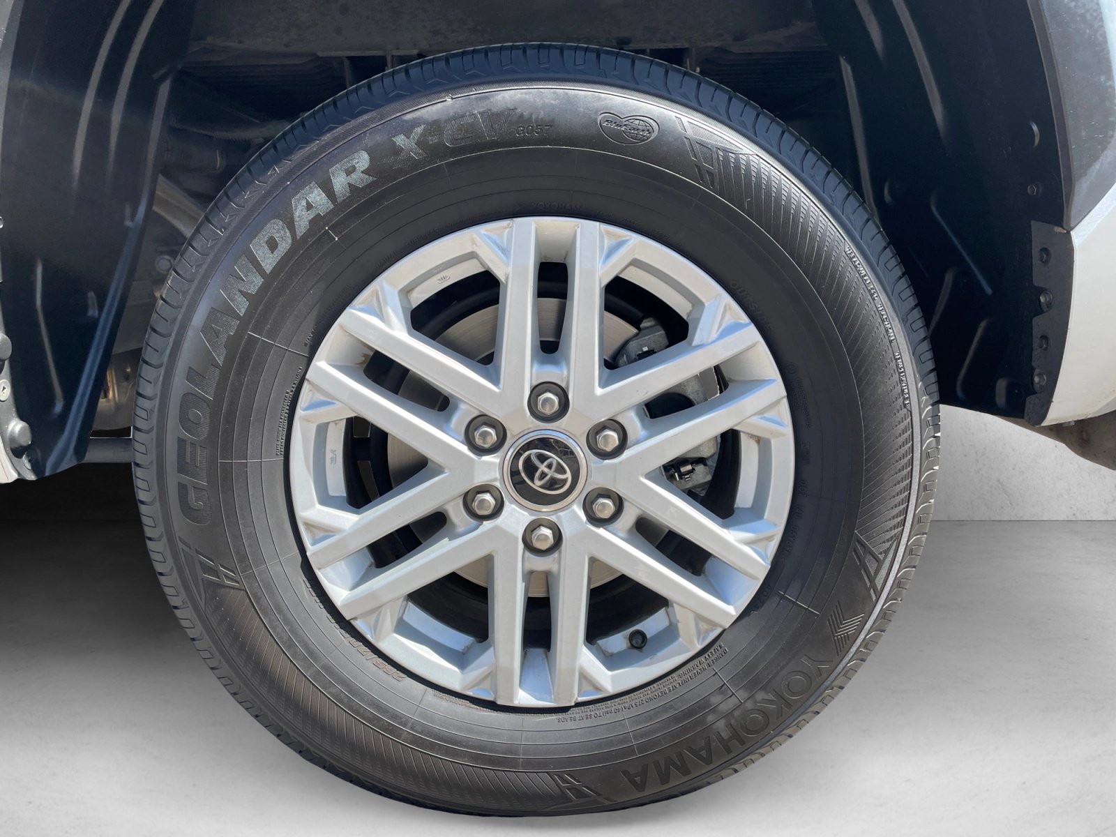 Used 2022 Toyota Tundra SR5 w/ SR5 Convenience Package AWD/4WD image 9