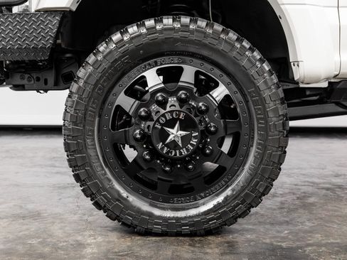 Used 2017 Ford F450 Platinum w/ Platinum Ultimate Package AWD/4WD image 11