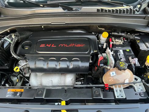 Used 2016 Jeep Renegade Trailhawk AWD/4WD image 17