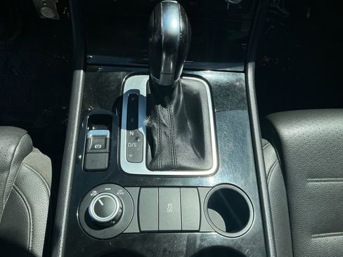 Used 2013 Volkswagen Touareg Sport AWD/4WD image 21