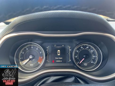 Used 2014 Jeep Cherokee Latitude AWD/4WD image 9