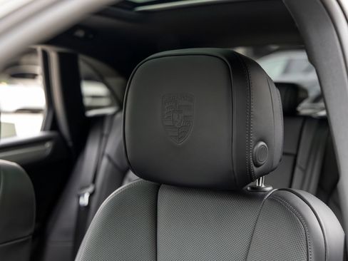 Certified 2026 Porsche Macan AWD/4WD image 28