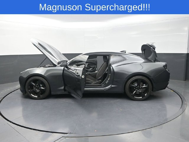 Used 2017 Chevrolet Camaro SS RWD image 40