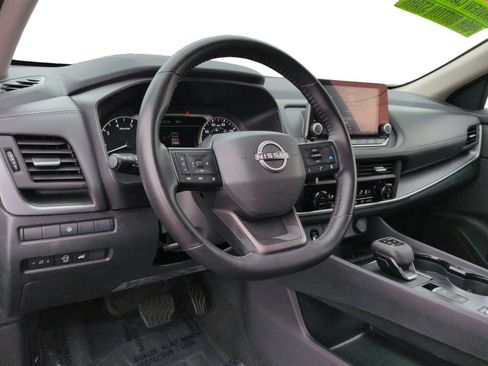 Used 2025 Nissan Rogue SV FWD image 15