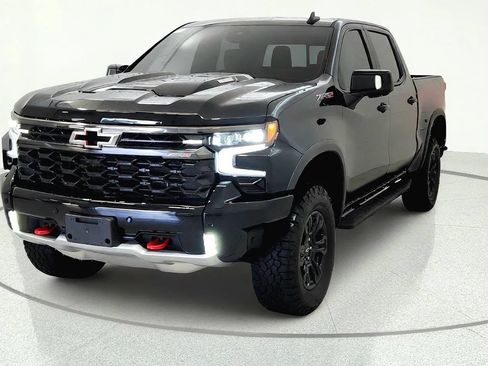 Used 2025 Chevrolet Silverado 1500 ZR2 w/ Technology Package AWD/4WD image 3