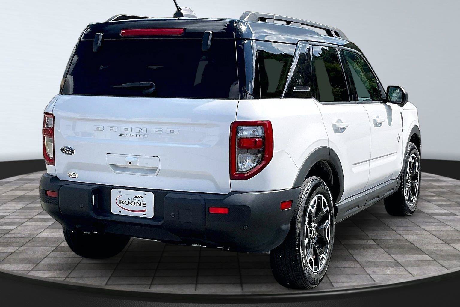 Used 2025 Ford Bronco Sport Outer Banks w/ Outer Banks Tech Package+ AWD/4WD image 13