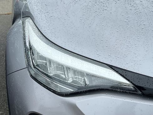 Used 2020 Toyota C-HR XLE FWD image 14