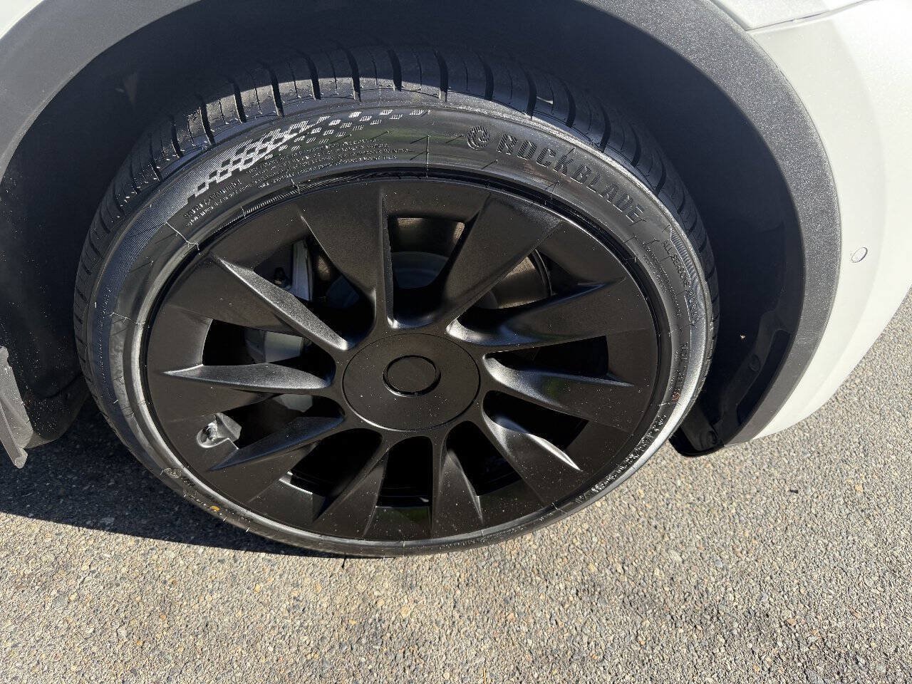 Used 2022 Tesla Model Y Long Range AWD/4WD image 10