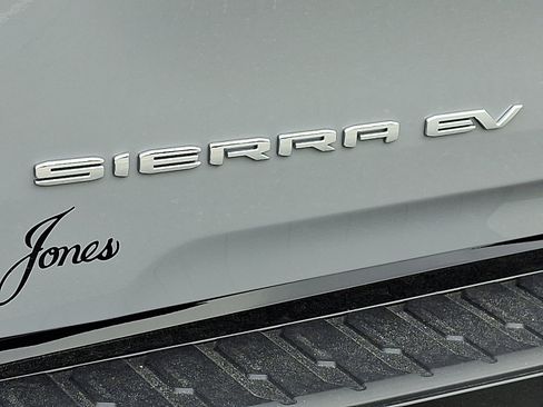 New 2026 GMC Sierra EV Elevation image 11