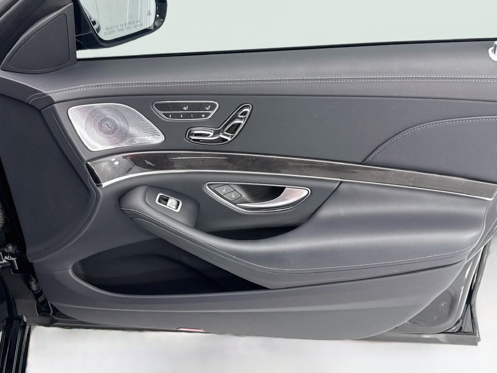 Used 2017 Mercedes-Benz S 550 Sedan image 24