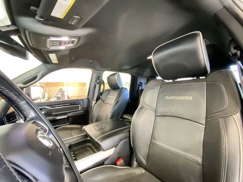 Used 2019 RAM 2500 Laramie w/ Black Appearance Package image 14