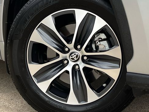 Used 2023 Toyota Highlander XLE image 30