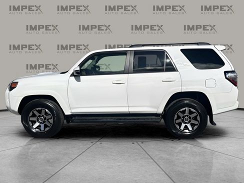 Used 2024 Toyota 4Runner TRD Off-Road Premium image 2