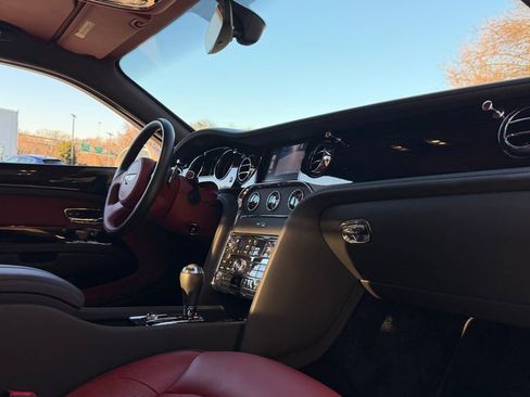 Used 2019 Bentley Mulsanne image 2