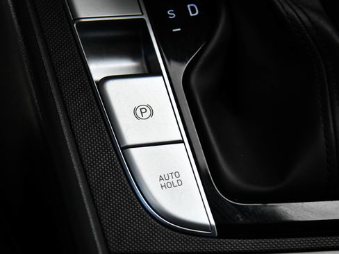 Used 2025 Hyundai Elantra Limited image 31