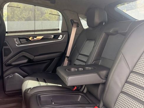 Certified 2026 Porsche Cayenne Turbo AWD/4WD image 11