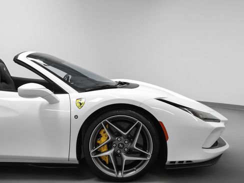 Certified 2022 Ferrari F8 Tributo RWD image 9