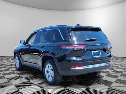 Used 2024 Jeep Grand Cherokee Limited w/ Luxury Tech Group II AWD/4WD image 8
