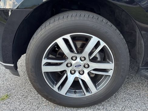 Used 2024 Ford Expedition Limited AWD/4WD image 3